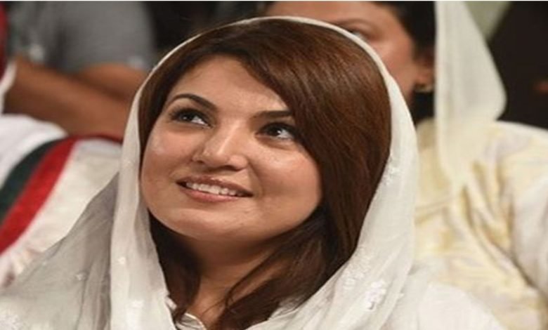 سلیکٹڈ کو فیصلوں کا پتہ ٹی وی اوربیوی سے چلتا ہے 1 re