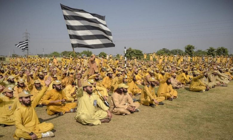 مولانا کی لٹھ بردار فورس کو کالعدم قرار دینے کا فیصلہ 1 Danda For