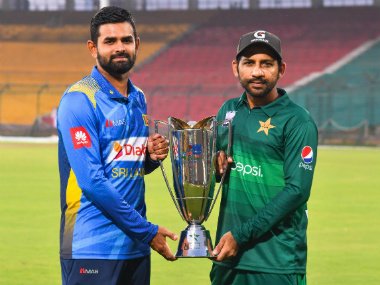 سری لنکا کے بعد دو مزید ٹیمیں پاکستان آنے کو تیار 1 Thirimanne Sarfaraz trophy Twitter @TheRealPCB 380