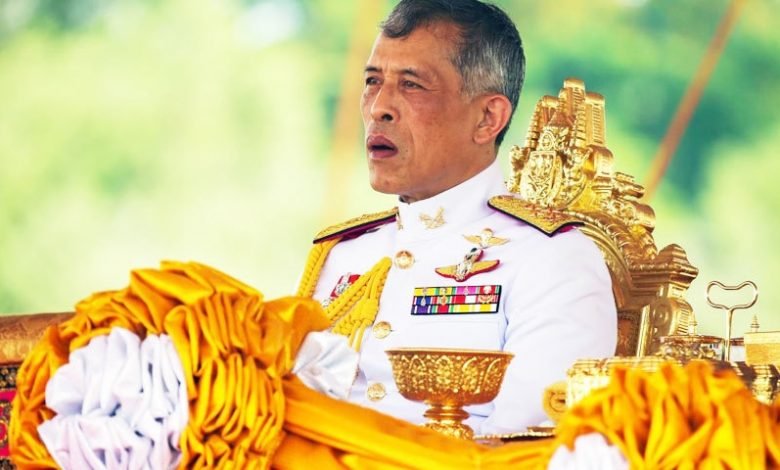 تھائی لینڈ کے بادشاہ نے’بدکردار‘ سیکیورٹی گارڈزکونوکری سے نکال دیا 1 king
