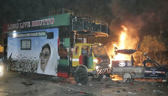 سانحہ 18 اکتوبر کے 12 برس بعد بھی ملزمان نامعلوم 1 sanha karsaz 18 oct