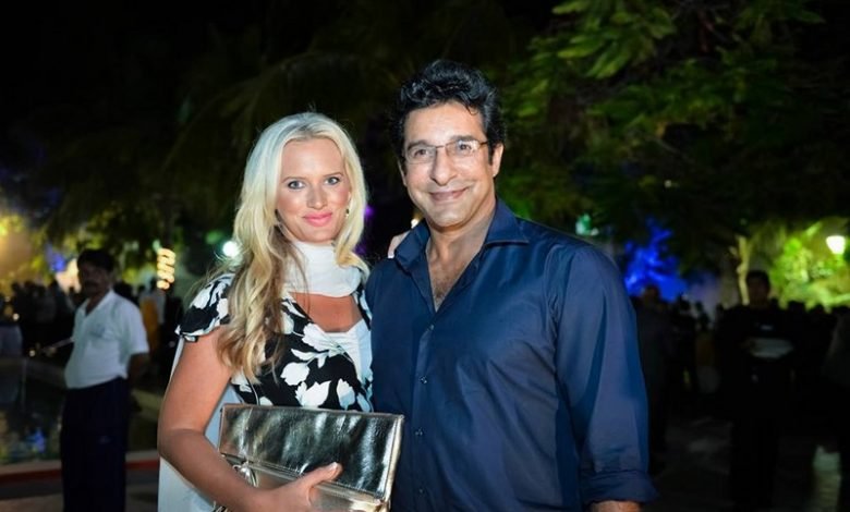 وسیم اکرم اور شنیرا نے پہلی فلم سائن کرلی 1 wasim akram proposes his wife on indian tv 92e3974f25d890b9667beb09e9b793d7
