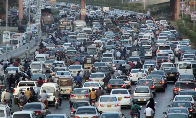 1 Massive traffic jam in Karachi leaves citizens frustrated.docx e1526316584176