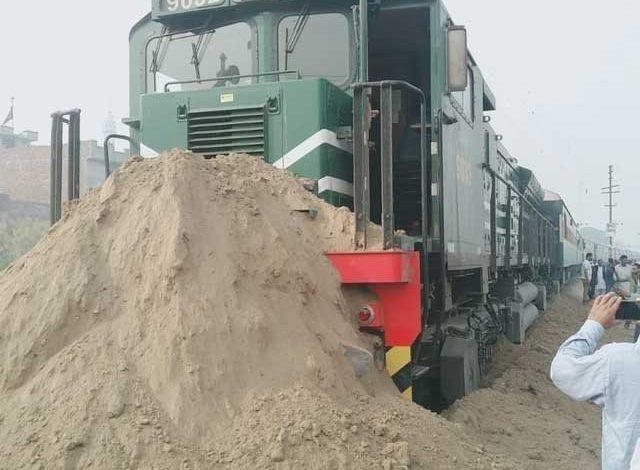 1878915 derail 1573626941 686 640x480