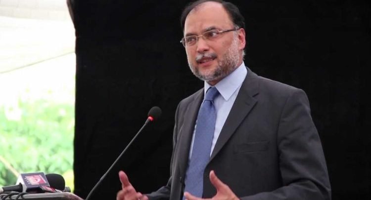 شہزاد اکبر پریس کانفرنسز میں کاغذ لہراتے ہیں ، عدالتوں میں بھیگی بلی بن جاتے ہیں 1 Ahsan Iqbal