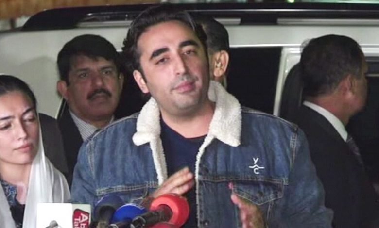 دباؤ کے باوجود پیچھے نہیں ہٹیں گے، سلیکٹڈ حکومت کو للکاریں گے 1 Bilawal bhutto zardari