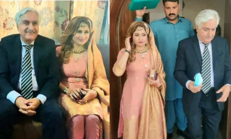 80 سالہ سابق وفاقی وزیر افتخار گیلانی کی کم عمر دلہن کے ساتھ تصاویر وائرل 1 6017cc474c4dc