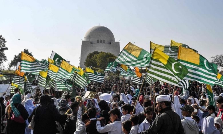 کشمیری عوام کی حمایت کیلئے آج یوم یکجہتیِ کشمیر منایا جارہا ہے 1 601cbcbf576d4
