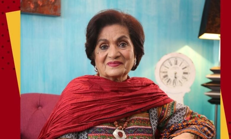 پاکستانی ڈراموں کی ’ملکہ‘ حسینہ معین مداحوں سے بچھڑ گئیں 1 5bfbc5ab993f2