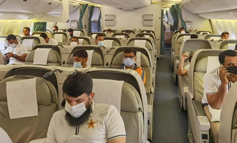 قومی کرکٹ ٹیم دورہ جنوبی افریقا کےلیے روانہ 1 ExYW4VnXAAIibI4 e1616744473678