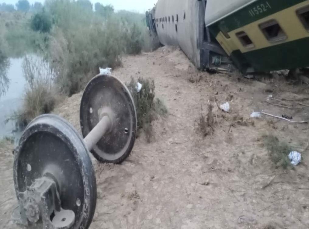 train roll over