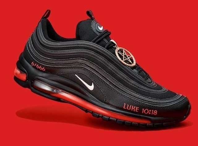 انسانی خون والے شیطانی جوتے 1 2161264 gigshoe 1617211529 295 640x480 1