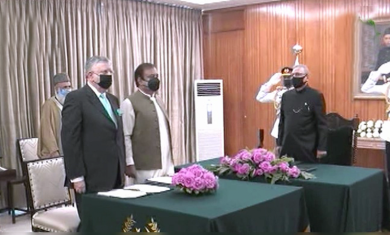 شوکت ترین نے وزیر خزانہ کے عہدے کا حلف اٹھا لیا 1 607ac3d2bf4e6