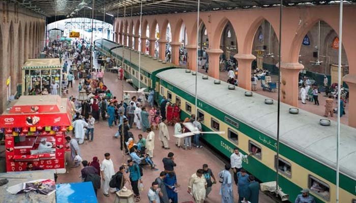 کپتان حکومت میں ریلوے کو 1 کھرب 19 ارب سے زائد کا نقصان 1 254144 3629383 updates 1