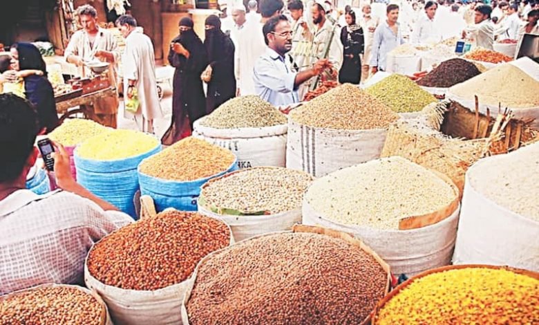 آٹے اور چینی کی قیمتوں میں اضافے کا سلسلہ نہ رک سکا 1 The rise in flour and sugar prices could not be stopped