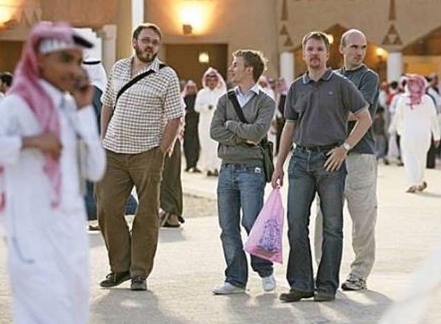 Saudi government announces free residency and visa extension