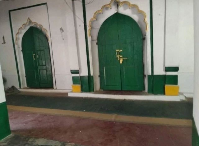بھارتی حکومت نے 100 سال قدیم مسجد کو شہید کردیا 1 The Indian government martyred a 100-year-old mosque