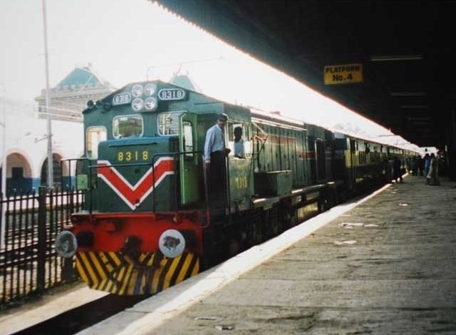 Financial crisis 72 trains closed, decision to hand over to other private companies in phases