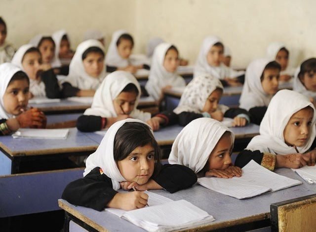 The third wave of corona epidemic in Afghanistan, educational centers closed