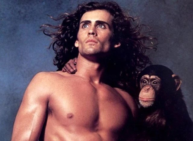 The hero of the Hollywood movie 'Tarzan' died in a plane crash