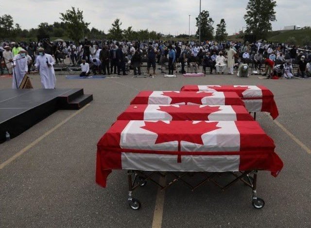 کینیڈا ؛ ٹرک حملے میں جاں بحق پاکستانی نژاد خاندان سپردِ خاک 1 2189553 canadapakistanimuslimfamilyfuneral 1623578076 822 640x480 1