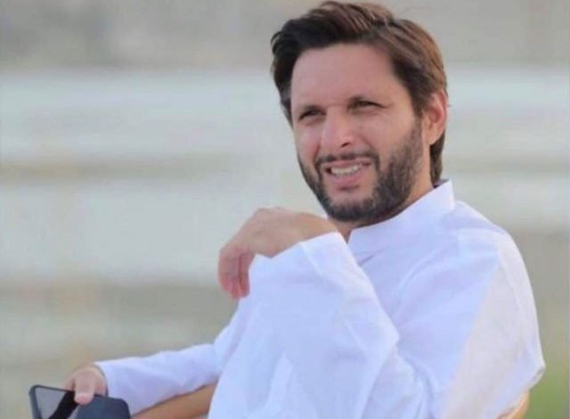 Rashid Latif and Younis Khan advise Shahid Afridi to enter politics