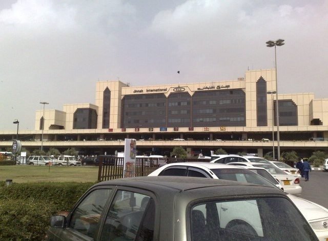 Corona virus confirmed in 17 passengers arriving in Karachi from Saudi Arabia