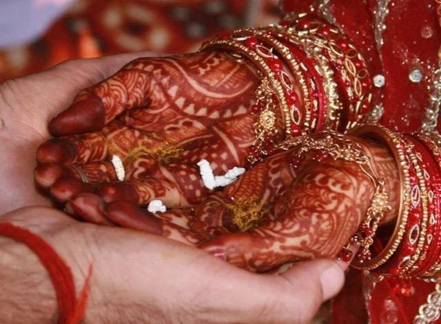In India, the bride returned home after slapping her on the first night of her leave
