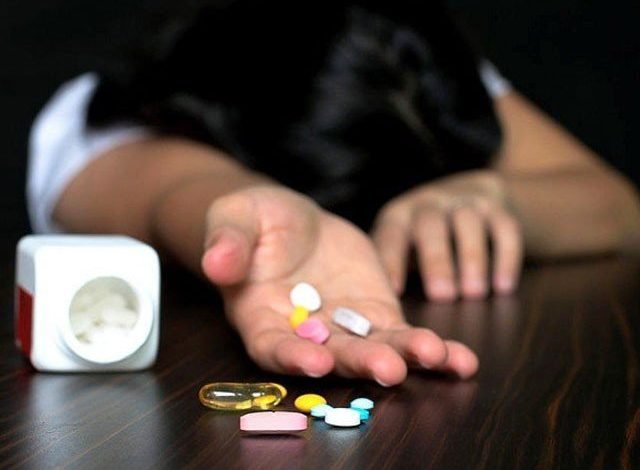 Attempted suicide of a female police officer over her husband's infidelity