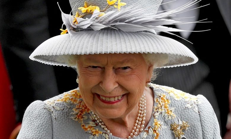 آکسفورڈ یونیورسٹی سے ملکہ الزبتھ کی تصویر ختم کرنے کا فیصلہ 1 The decision to remove the image of Queen Elizabeth from Oxford University