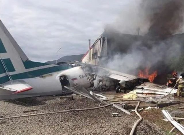 France passenger plane crashes, kills 3