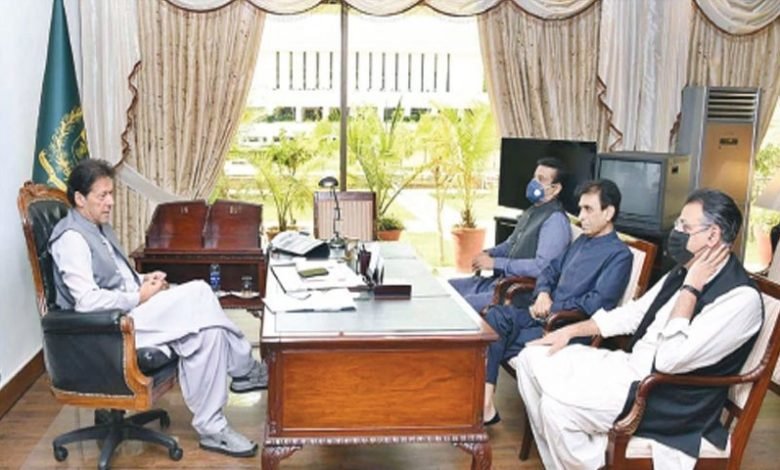 The Sindh government should distribute development funds fairly