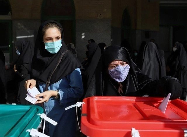 ایران میں صدارتی انتخابات کے لیے ووٹنگ جاری 1 Voting for Iran's presidential election continues