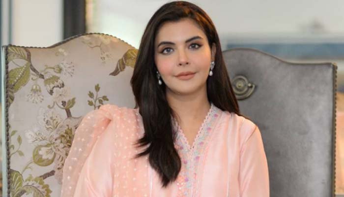 والدہ کے ایک بولڈ پروگرام کے باعث 2 سال ملک سے باہر رہنا پڑا 1 nida 1
