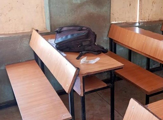اسکول پر حملے میں پولیس اہلکار ہلاک اور اساتذہ سمیت 80 طالبات اغوا 1 A school attack killed a policeman and abducted 80 female students, including teachers