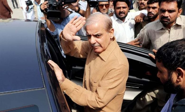 شہباز شریف کو گاڑی میں بیٹھنے کے بعد دوبارہ بلاکر تفتیش کی گئی 1 Shahbaz Sharif Was Interrogated After Bang Blocked In Car