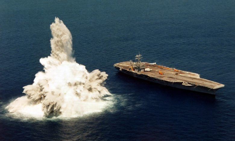 Explosion at sea to test the strength of the US Navy