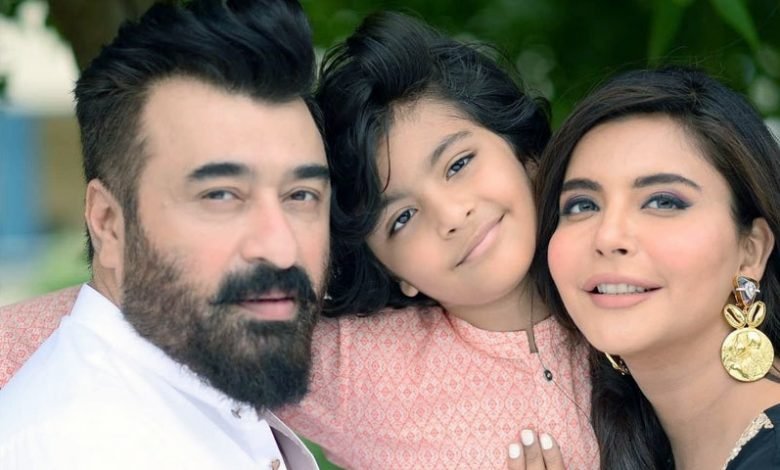 شوہر اور بچوں کے ہمراہ تصاویر شیئر کرنے پر ندا یاسر کو تنقید کا سامنا 1 60fe5d0723623