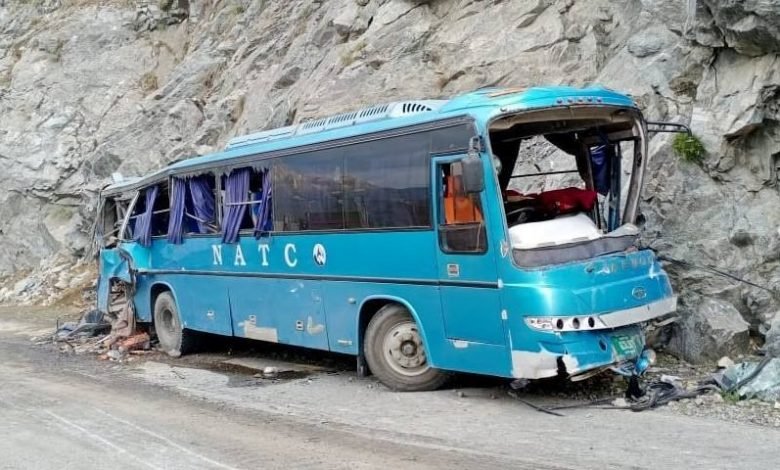 چینی تفتیش کاروں کا داسو بم دھماکے کی جائے وقوع کا دورہ 1 Dassu Investigations