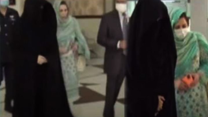 خاتون اول بشریٰ بی بی کا پنجاب انسٹی ٹیوٹ آف مینٹل ہیلتھ کا دورہ 1 Bushraa BB