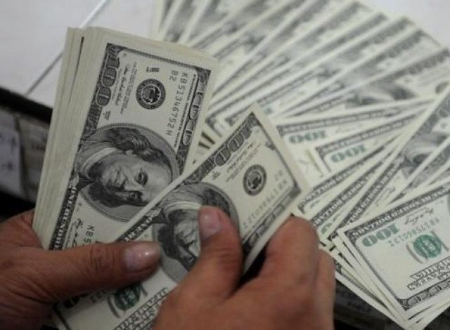 حکومتی اقدامات کے باوجود ڈالر کی اونچی پرواز