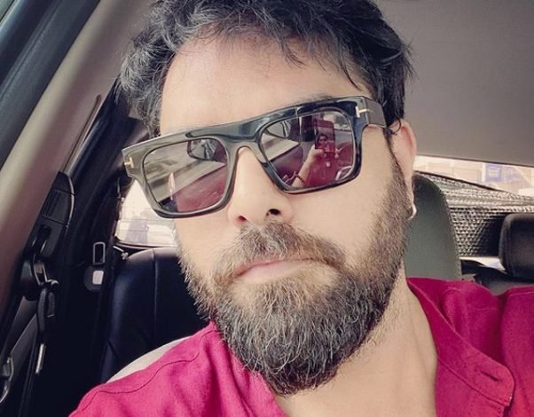 یاسر حسین نے بیٹے کو بے بی شارک سنانے کی ویڈیو شیئر کردی 1 Yasir Hussain