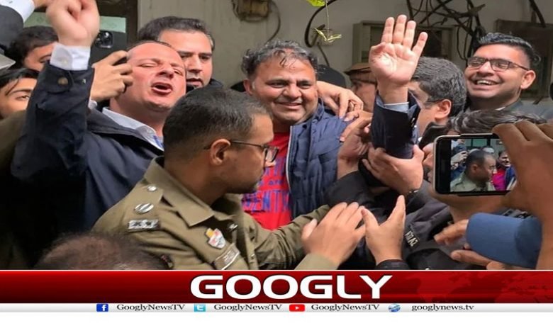 Pakistan Famous Columnist