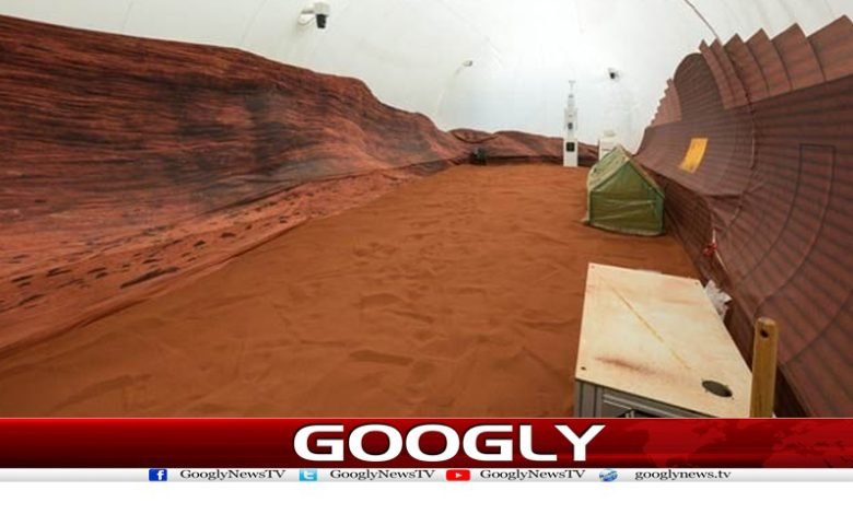 NASA Trains Four Volunteer For Mars