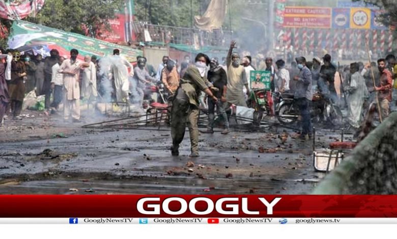 پیٹرول بم چلانے کے الزام میں گرفتار پی ٹی آئی کے 72 کارکن بری 1 72 PTI Workers Arrested News