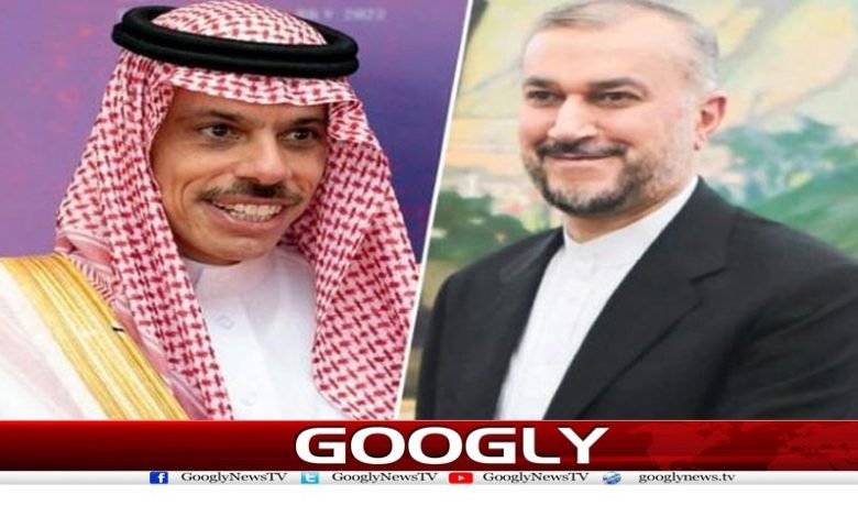 Saleem Safi Columnist in Urdu