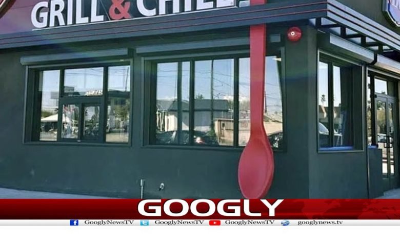 امریکی ریستوران کے باہر سے 15 فٹ طویل چمچہ چوری 1 Weird News in Urdu