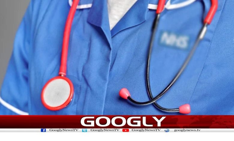سرجری کے دوران خاکروب سے مدد لینے پر ڈاکٹر برطرف 1 doc
