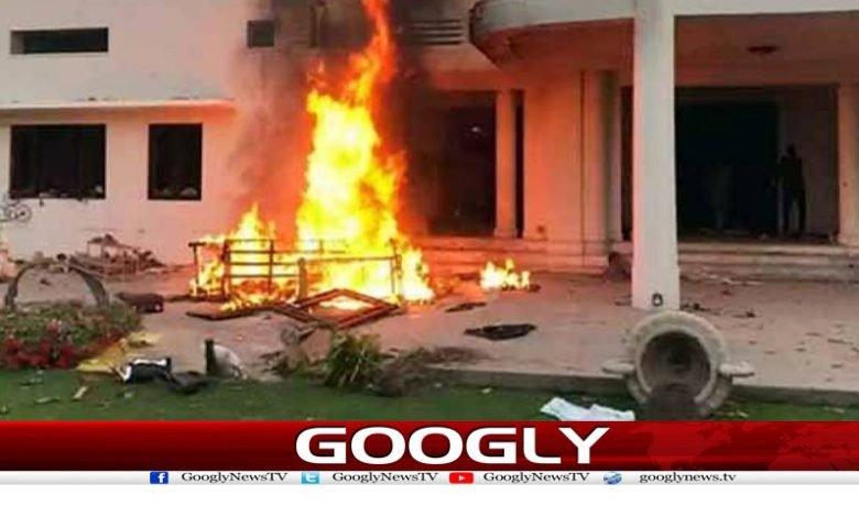 Nusrat Javed Columns in Urdu