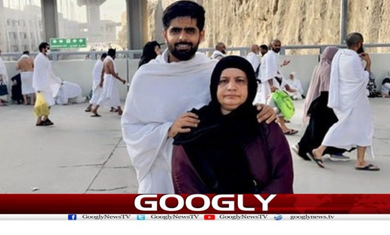 بابر اعظم کا والدہ کے ساتھ حج ادائیگی کے بعد جذباتی پیغام 1 baber 3